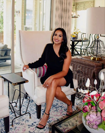 Yasmine Alcala Realtor and Notary Public, Fort Worth
