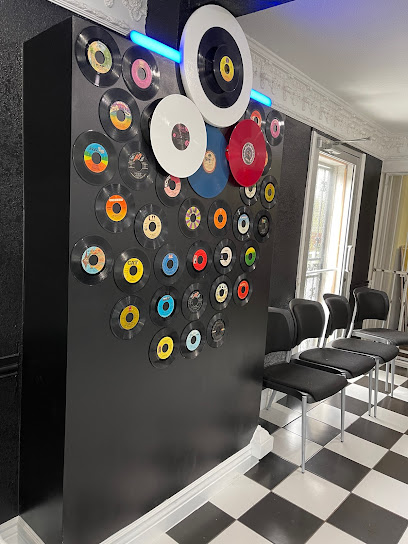 Raynan Beauty Salon, Fort Worth