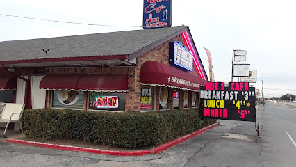 Moe's Cafe